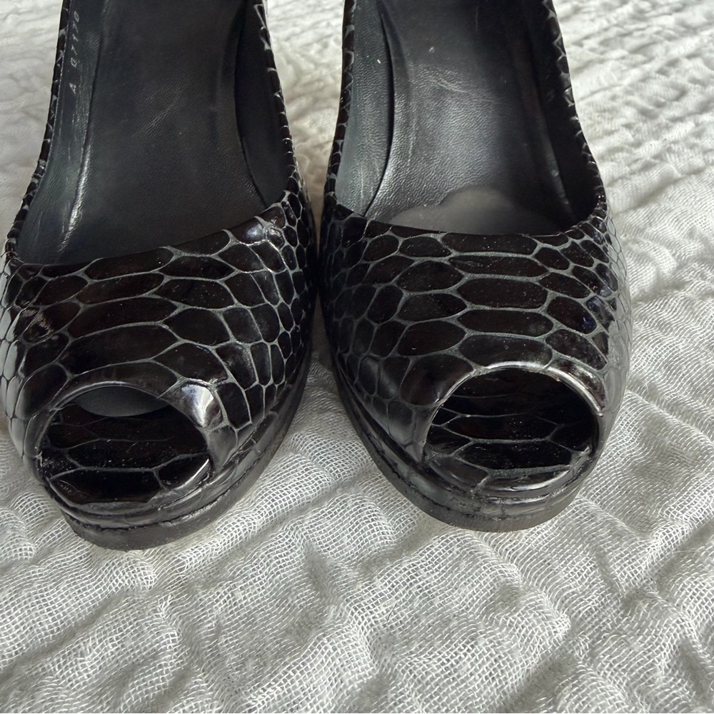 Stuart Weitzman Black Python Embossed Leather Pee… - image 4